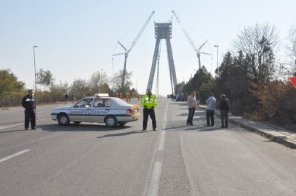 Şefii de la Compania de Drumuri au distrus Podul Agigea cu asfaltări repetate